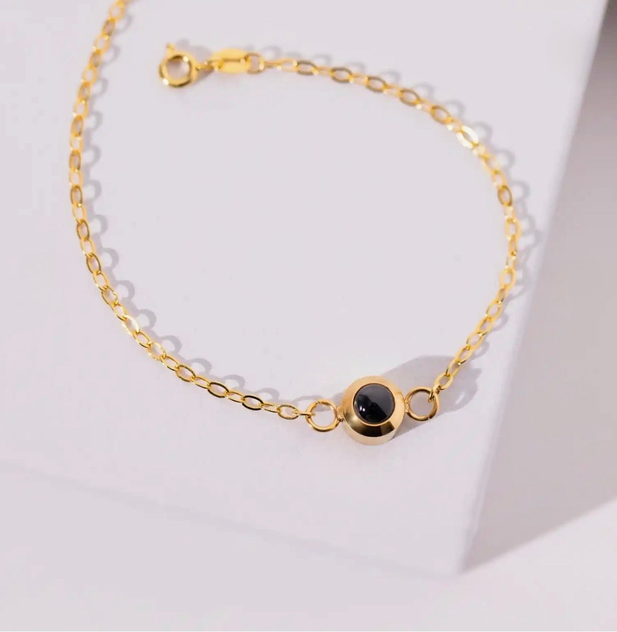 Cross Chain round Projection Bracelet