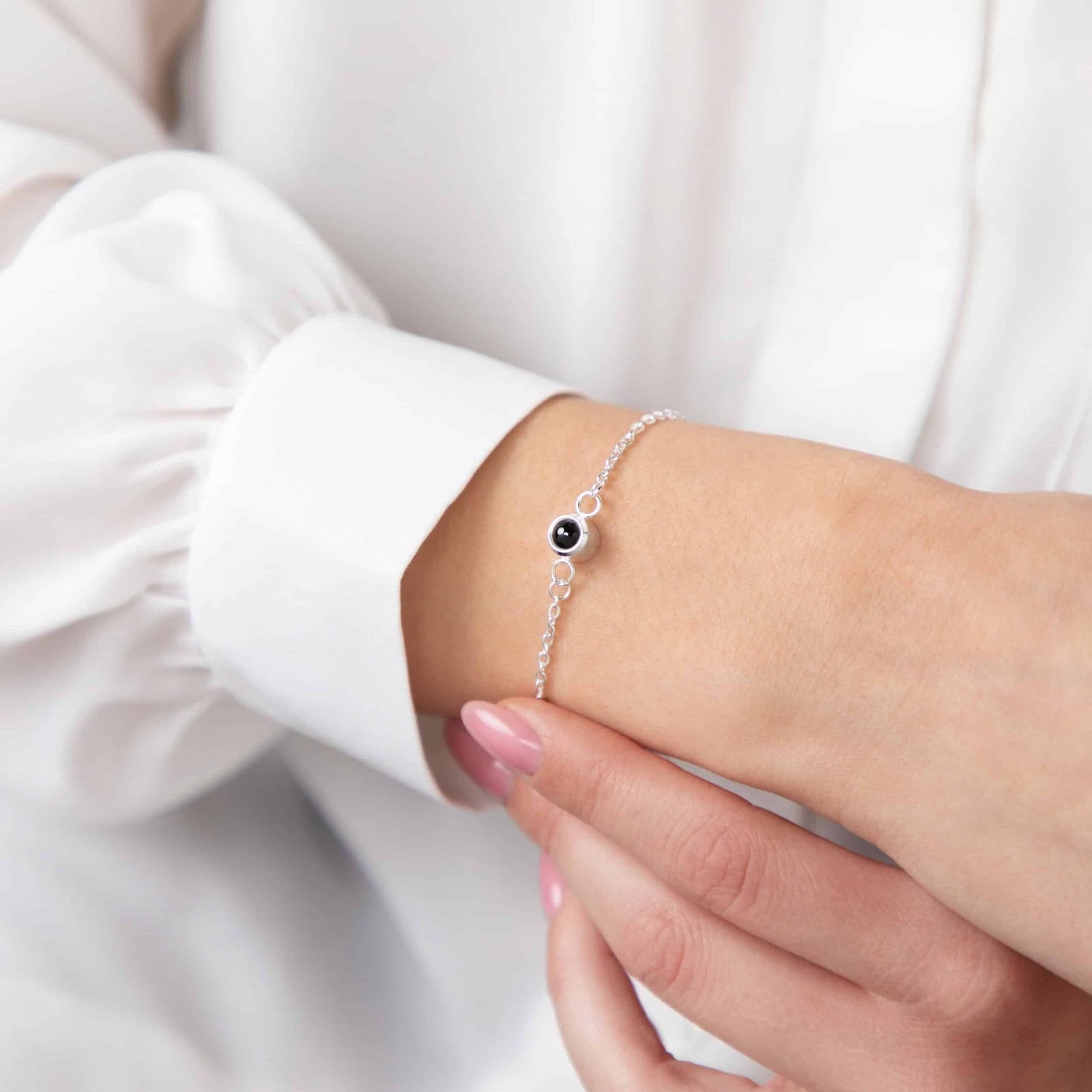 Cross Chain round Projection Bracelet