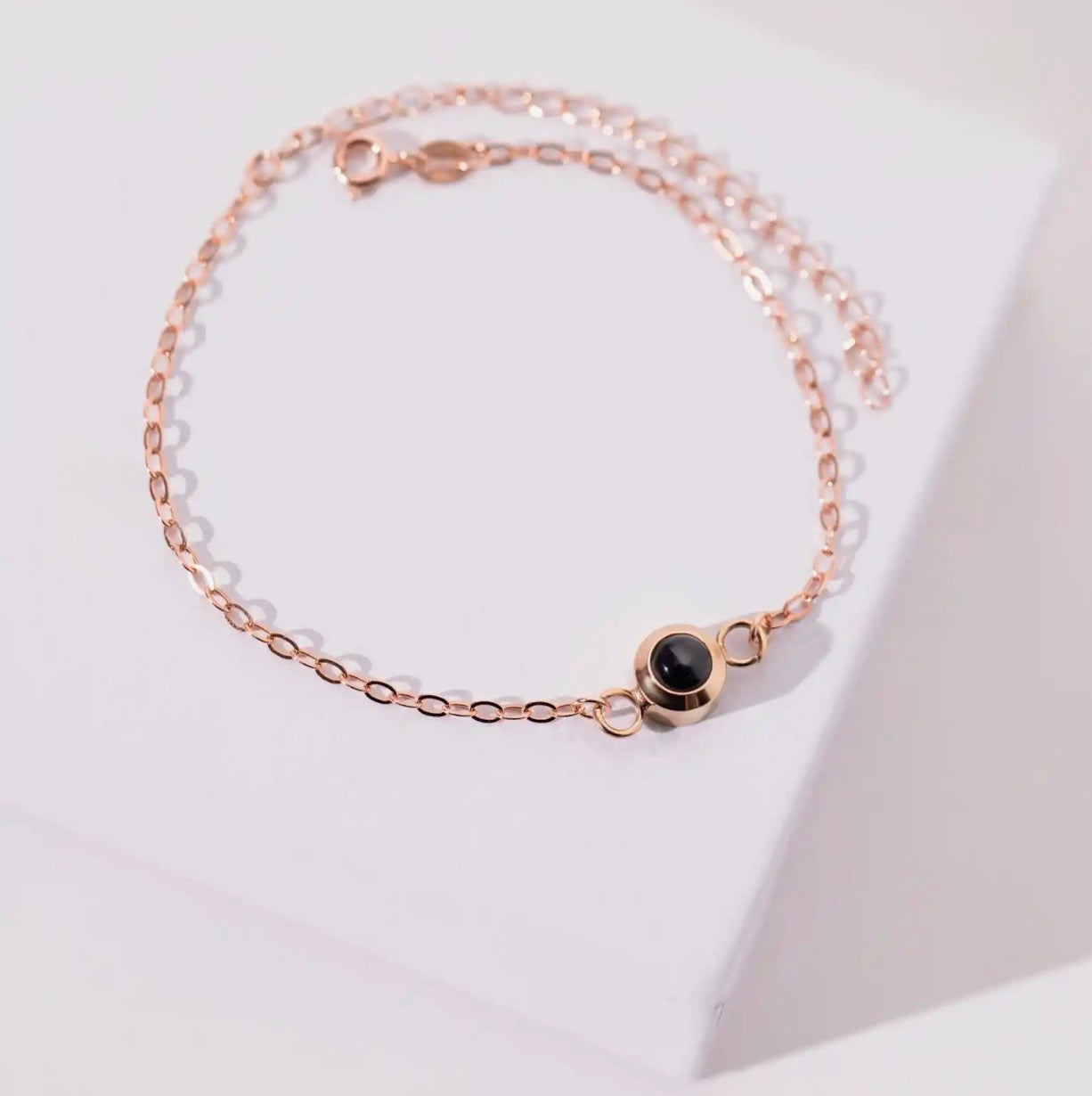 Cross Chain round Projection Bracelet