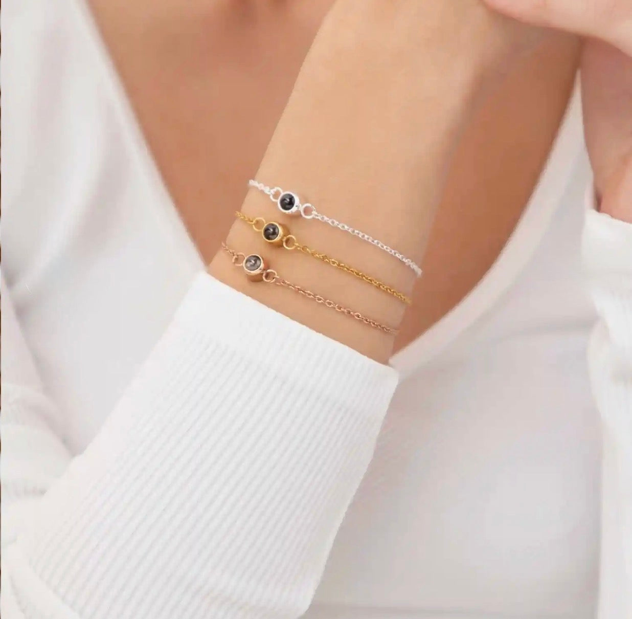 Cross Chain round Projection Bracelet