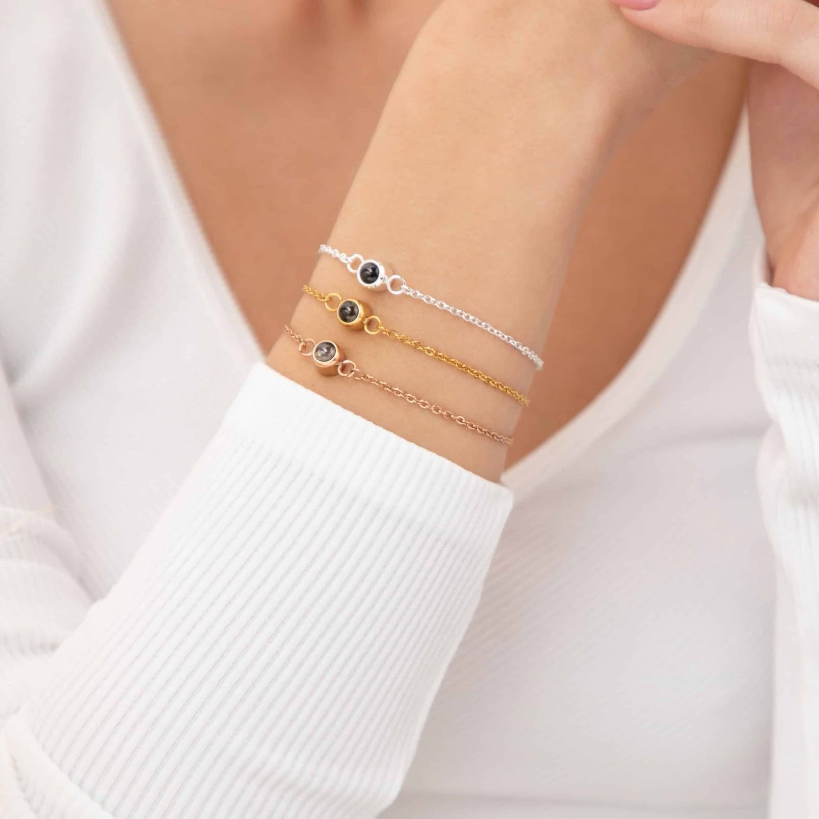 Cross Chain round Projection Bracelet